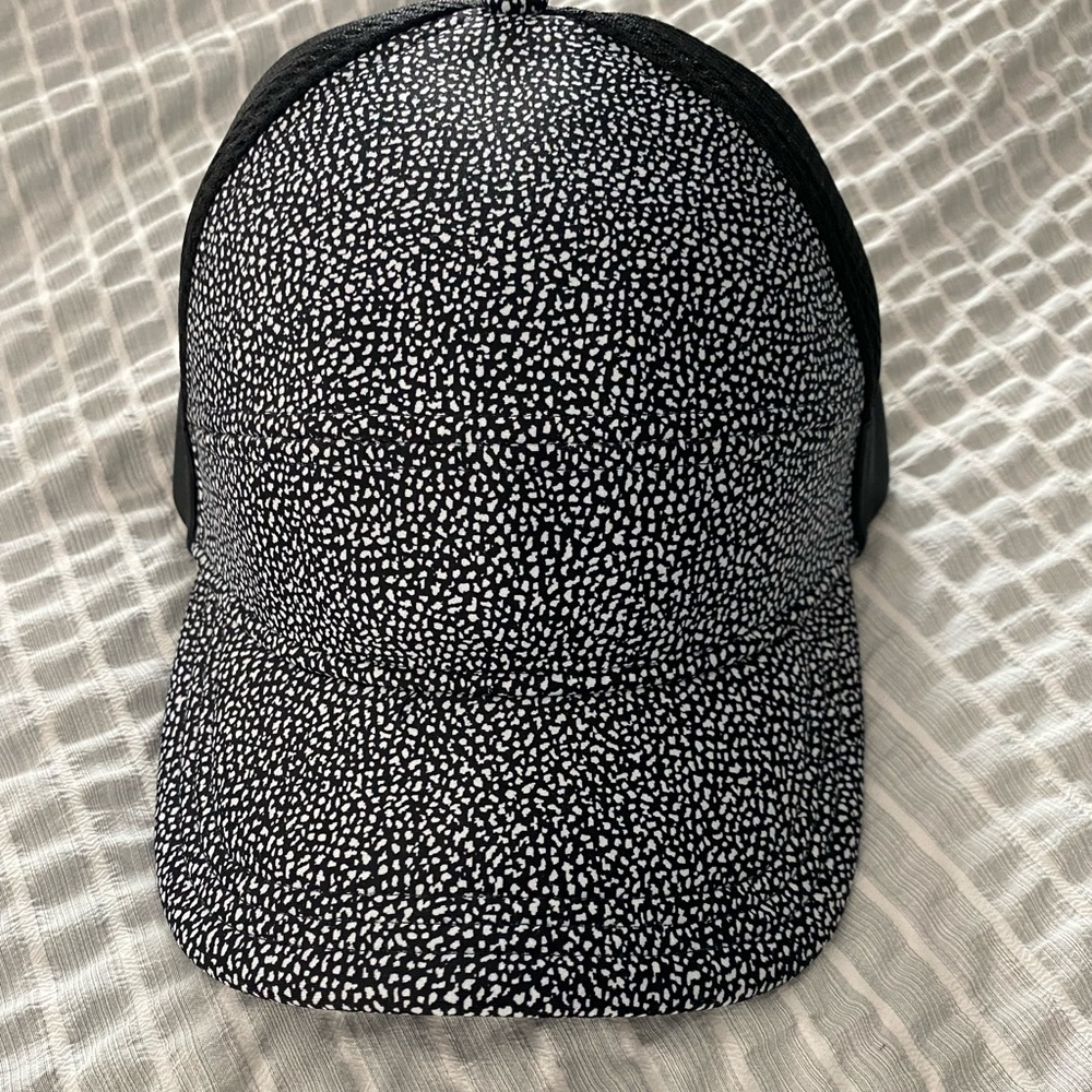 Lulu lemon trucker hat